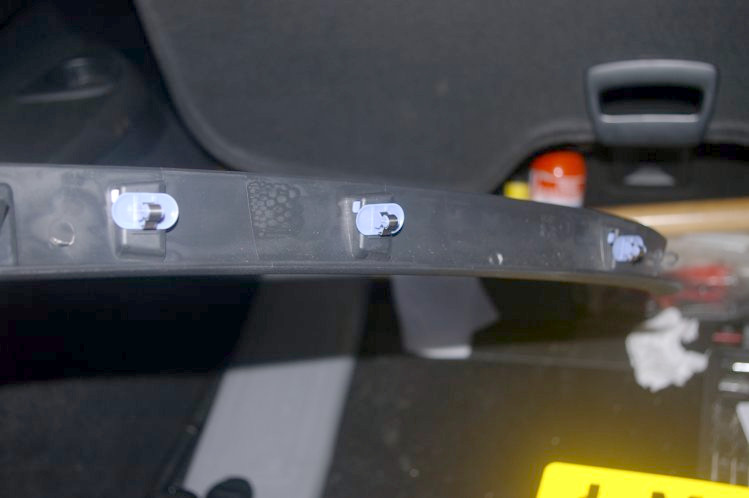 Fitting a Peugeot 308SW reversing camera step C-6